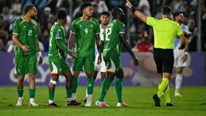 Surinaamse spelers boos over apengeluiden en scheldwoorden ‘vanaf de warming-up’