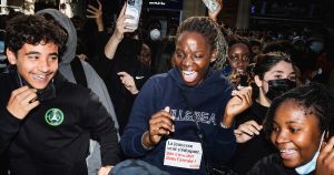 Mobilisation lycéenne : face au monde en crise, la joie comme arme politique