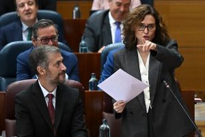 Ayuso duda un poco de la democracia