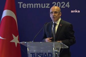 Bitmeyen kriz, derinleşen çöküş