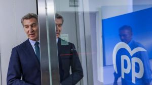 La derecha se ve en palacio