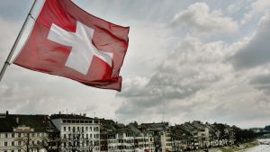 Industrie im Umbruch: Warum die Schweiz weniger Arbeitsplätze verliert als Deutschland