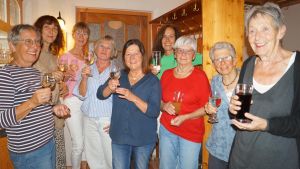 Plaudern, essen, lachen: Frauen aus dem Dorf treffen sich regelmäßig zum Stammtisch