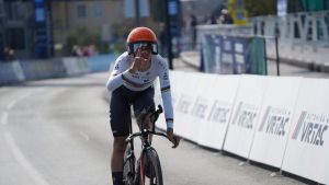 Benjamín Noval culmina una temporada para la historia con una sufrida victoria en el Europeo contarreloj: así ha sido 2026