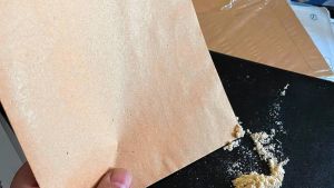 Weißes Pulver rieselt 2001 aus einem Briefumschlag und macht vielen Menschen große Angst