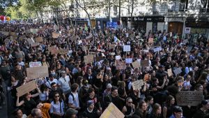 Le proteste continuano, ma rimangono segnali positivi. La Francia non è poi così allo sbando