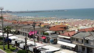 È ancora estate in Versilia. Tra il 15 e il 20% dei bagni (con il ristorante) è ancora in attività: “Avanti fino a novembre”