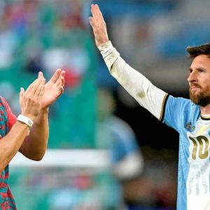 Ocasos distintos de dois gênios do futebol