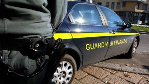 La Guardia di Finanza sequestra a Poggibonsi oltre 10.000 articoli per Halloween