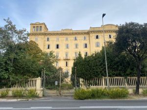 Livorno, lo storico Grand Hotel Corallo finisce all’asta (è la prima volta)