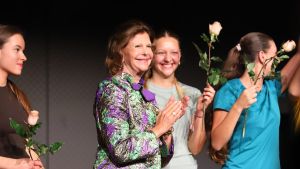 Zum Lachen, Nachdenken, Staunen: Jugendliche zeigen vor Königin Silvia erstaunlichen Mut