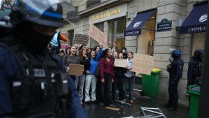 Come distinguere i virus dai vaccini quando si protesta per la casa e la scuola