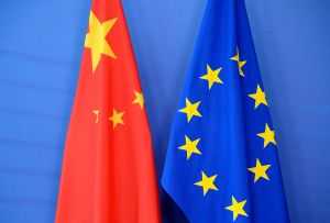 Christian Saint-Etienne mélange tout de manière peu informée et incohérente dans son attaque du 7 octobre de Pascal Lamy et de la Commission Européenne sur la Chine