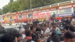 Delhi: Man raises pro-Modi slogans at Opposition's anti-government protest, gets beaten