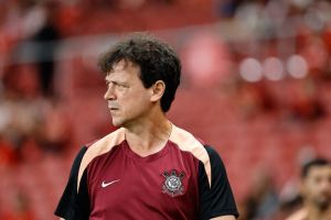 Demissão de Diniz mostra bagunça e desespero no Corinthians