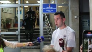 MUP saopštio da je uhapšeni niški student Mateja Nikolić odgurnuo aktivistkinju SNS
