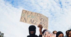 Que cette génération ait encore la foi de s’adresser aux adultes est miraculeux, par Lola Lafon