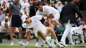 Sinner e la benedizione di Djokovic: “Ginocchio delicato, saggia la scelta di fermarsi”