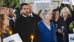 Il primo 7 ottobre di Mamdani sindaco, contestato dai pro Pal