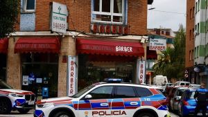 La Policía Local clausura una floristería en Gijón y detiene a su dueño por supuesto tráfico de drogas