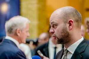 Politikarane leikar med tal. Journalistane bør ikkje gå fem på