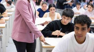 Becas y chiringuitos