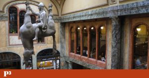 Cavalo suspenso no air du temps