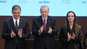 İzmir’in dağlarında çiçekler açar