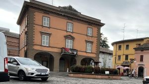Via la bandiera palestinese: è polemica