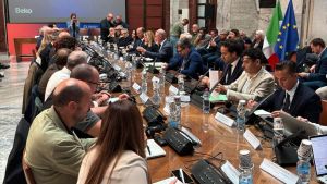 Svolta per l’ex Beko, il ministro annuncia: “Leonardo disponibile a investire su Siena”