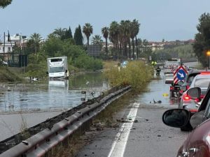 Maltempo, allagato tratto di Domiziana: traffico bloccato in entrambe le direzioni