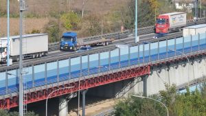Mestre, travasa cherosene dalla cisterna in tangenziale: la Finanza sequestra il camion