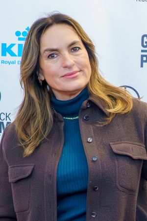 Mariska Hargitay Says Taylor Swift's Sourdough Cookies On The SVU Set May Be The Best She's Had