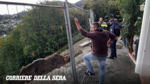 Maltempo a Ischia, le piogge fanno franare un tratto di via Selva Pera: a rischio le abitazioni della zona