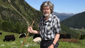 Dolomiti, Messner contro l’overtourism: «Un ticket per limitare gli accessi e dirottare i turisti a Belluno»