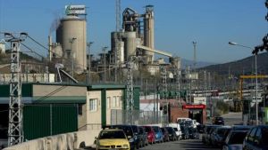 Un exalto cargo del Govern se sienta en el banquillo acusado de avalar irregularidades en la cementera de Montcada