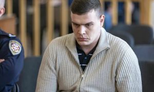 Nekdanji policist s službeno pištolo ustrelil študentko: »Dajte mi 20 let, zapor ni kazen«