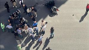 Alarma en Gijón: despliegan una UVI Móvil para atender a un motorista tras un accidente