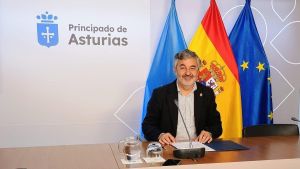 La rebaja a 20 euros de la tarjeta Conecta para el transporte y la mejora de 500 kilómetros al año de carreteras: los compromisos del consejero Calvo para lo que queda de mandato