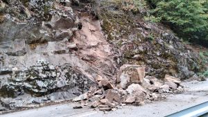 Im Schlüchttal rumpelt’s schon wieder! Felsen krachen herunter und die Straße ist gesperrt