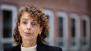 Minister Hermans maakt excuses aan Q-koortspatiënten