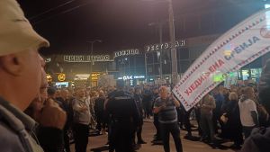 „Došli su kod nas i prilepili se“: Šta se svake večeri dešava na Konjarniku?