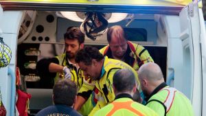 Grave incidente sul lavoro, giovane operaio ferito a una mano: amputate le falangi di tre dita