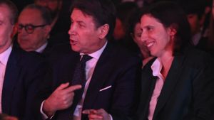 Conte tesse la sua tela per le primarie. La sfida sui giovani con Schlein