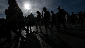 Né docili né rassegnati. Ragioni economiche per cui gli italiani evitano la “rivolta sociale”