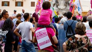 Due aspiranti papà sognano l’adozione: «Col nostro amore aiutiamo un bimbo, valutateci come genitori»