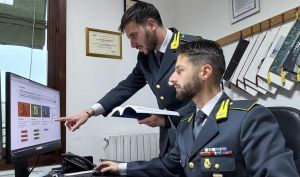 Cento, si spacciano per finanzieri con l’intento di rubare in casa