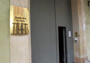 Muore a 40 anni dopo aver assunto farmaci e droga: indagato lo spacciatore