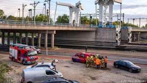 Staatssecretaris na brandstichting: handen af van het spoor