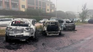 Incendiate tre auto in via Salvini a Rozzano: è il secondo incendio in due giorni in città